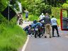 Colisão entre moto e caminhão deixa dois gravemente feridos entre SMOeste e Bandeirante 