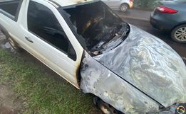 Incêndio destrói parcialmente veículo em Itapiranga