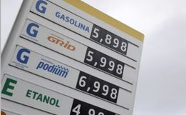 Preço da gasolina sobe pelo 9º mês e supera R$ 5; diesel bate R$ 4