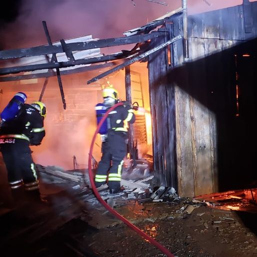 Incêndio destrói casa em São José do Cedro