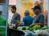 Feirantes iniciam comercialização de produtos na Área coberta da Praça Central 