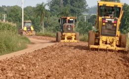 Setor de Obras de Iporã do Oeste atua com três equipes na recuperação de estradas 