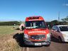 Caminhão sai da pista e parte da carga de milho se espalha às margens da SC-161