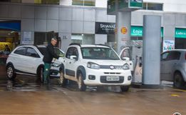 Temor de falta de gasolina causa fila em postos de SMOeste