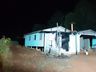 Bombeiros controlam incêndio em galpão no interior de Bandeirante 