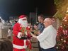 Grande público acompanha o acionamento das luzes de Natal na praça de São João do Oeste