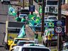 Ao som do Hino Nacional manifestantes realizam parada no trevo da BR-282 