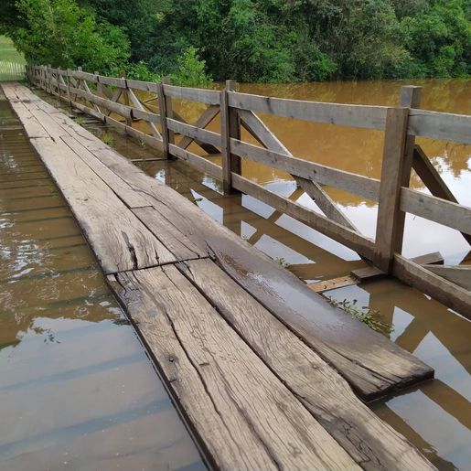 Fotos: Fortes chuvas causam trastornos no interior 