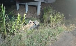 Saída de pista seguida de capotamento é registrado na BR 163