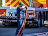 Bombeiros trabalham no rescaldo do incêndio no Super Vipi Center