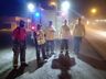 Bombeiros são acionados para limpar óleo na pista na BR 163