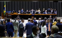 Câmara aprova PEC que garante pagamento do piso de enfermagem