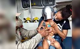 VÍDEO: Menino de 2 anos fica com panela presa na cabeça