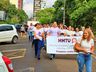 SMO: Caminhada alusiva ao fim da violência contra a mulher reúne cerca de 80 pessoas 