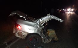 Casal morre carbonizado após colisão na SC-418