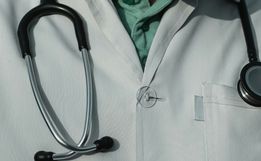 CRM investiga médico preso suspeito de gravar pacientes nuas no Oeste