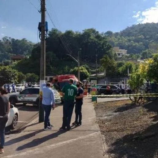 Professoras trancaram crianças na sala de aula para evitar mais mortes