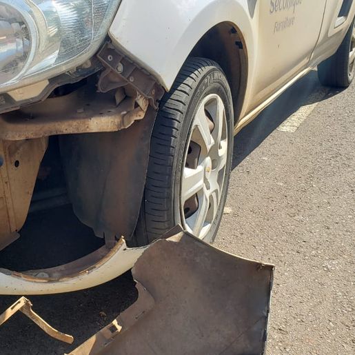 Veículo capota em acidente no centro de Iporã do Oeste