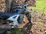 Jovem fica ferido em colisão de moto e caminhão na SC 386