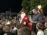 Grande público acompanha o acionamento das luzes de Natal na praça de São João do Oeste