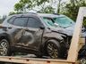 GRAVE: Caminhão, carro e utilitário batem de frente e um dos veículos cai da ponte, uma pessoa morre