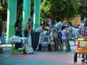 Artesãos  realizam feira na área coberta da Praça Walnir Bottaro Daniel