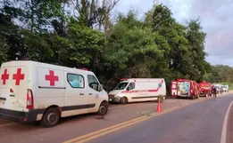 Acidente com ônibus escolar deixa 8 mortos e 15 feridos no Paraná
