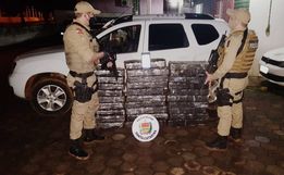 Após perseguição, PM de Pinhalzinho apreende quase 500 quilos de maconha em carro de Blumenau 