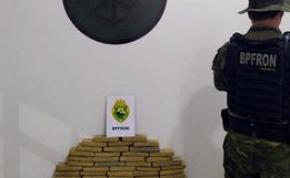 PM apreende mais de 40 quilos de maconha e prende traficantes em Barracão