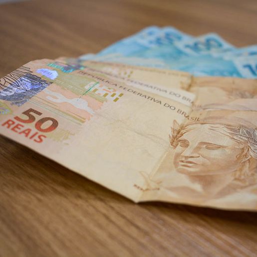 Congresso aprova salário mínimo de R$ 1.294 para 2023