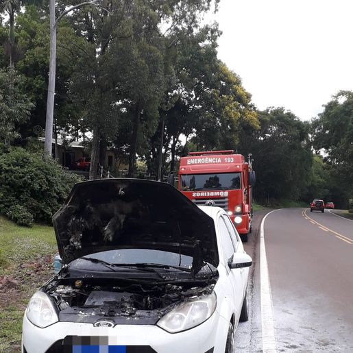 Veículo pega fogo no interior de Itapiranga