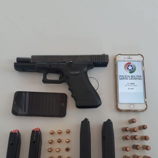 Polícia apreende arma e munições na casa de homem preso por violência doméstica em Descanso