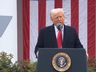 Trump anuncia tarifa de 10% para produtos importados do Brasil