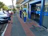 Retomada do atendimento de bancos e lotérica causa formação de filas 