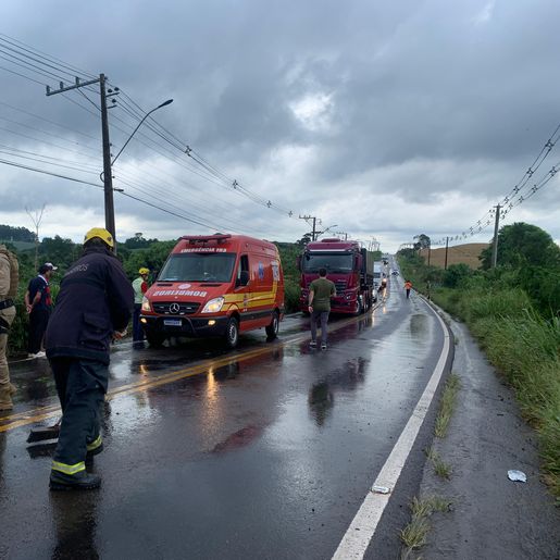 Colisão frontal deixa uma pessoa ferida na SC 163; VÍDEO