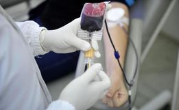 Prevendo baixa nos estoques, Hemosc reforça pedido de doação de sangue no verão