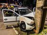 Condutor colide com carro em poste na Willy Barth em SMO; vídeo