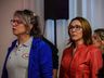 Educação de SC entrega notebooks para professores efetivos; fotos