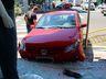 Idoso sofre mal súbito e colide em fachada de loja no centro 