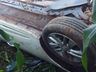 Motorista sofre ferimentos leves durante capotamento em Anchieta