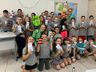 Atividade educativa de saúde bucal entrega kis em escolas de Guarujá do Sul