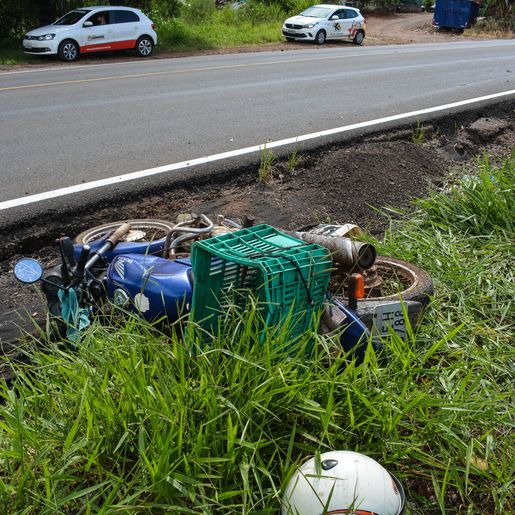 Colisão lateral deixa motociclista ferido na BR-282 em SMOeste 