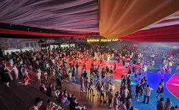 Bailões animam público na 46ª Oktoberfest neste sábado