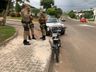 Adolescente fica ferido em acidente entre carro e motoneta sem licenciamento