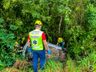Motorista abandona veículo após sair da pista na cabeceira da Ponte do Rio das Antas 