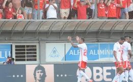 Inter vence o Caxias no Centenário por 2 a 0 e larga em vantagem na semifinal