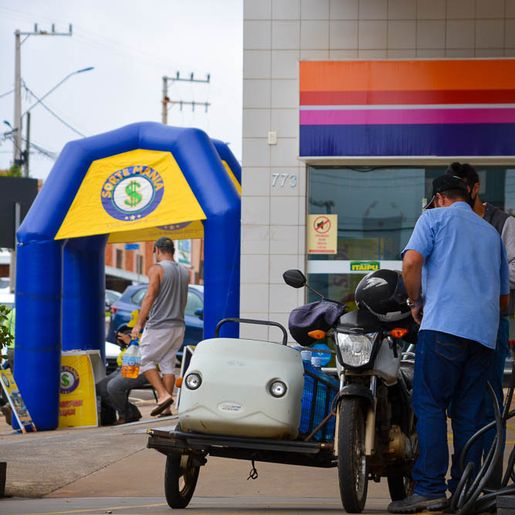 Por que a gasolina continua cara em SC mesmo com a queda do dólar