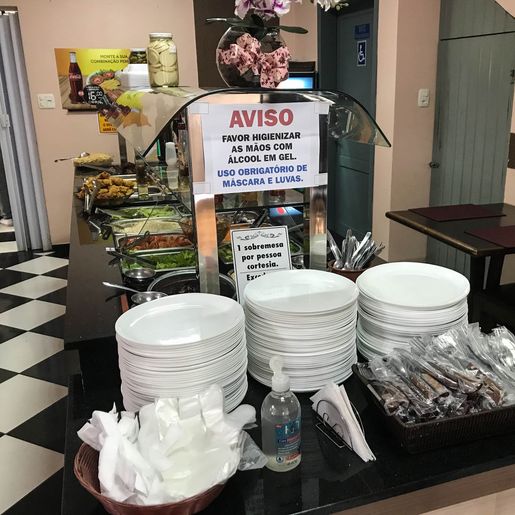 Restaurantes poderão reabrir buffets com cuidados sanitários