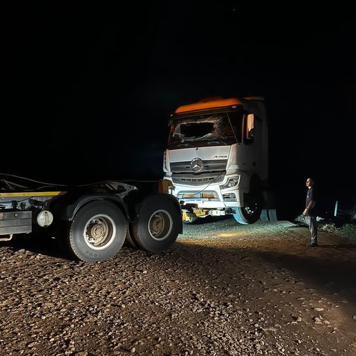 Trânsito é liberado após acidente na SC-163 em Descanso  