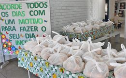 Famílias em situação de vulnerabilidade social recebem doação de pães